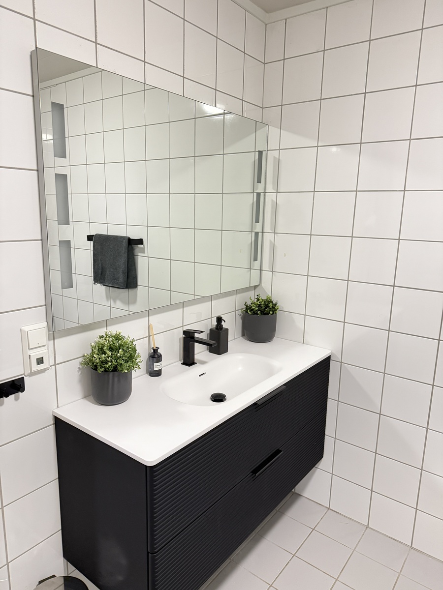 Hovedbad med dobbel servant og speil